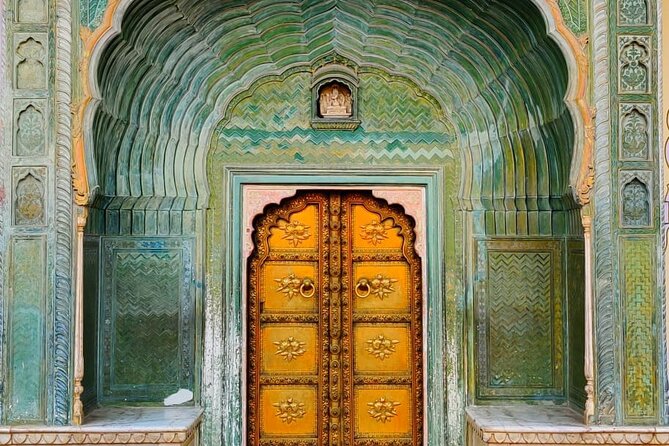 Private Jaipur Tour for Solo Female Traveler with Female Guide - Quiet royal memorials at Royal Gaitor