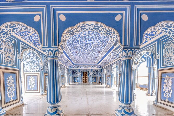 Private Jaipur Tour with Guide & All Entry Tickets - Royal Gaitor and a quieter royal setting