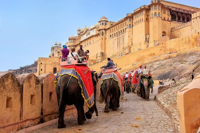 Private Overnight Jaipur City Tour from Delhi - Day one: forts, temples, and Jal Mahal
