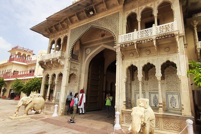 Private tour of Jaipur with Driver and Guide - What the driver and guide add