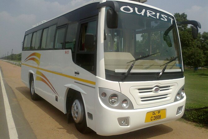 Private Transfer From Jaipur to New Delhi - Meeting your driver at a Jaipur hotel