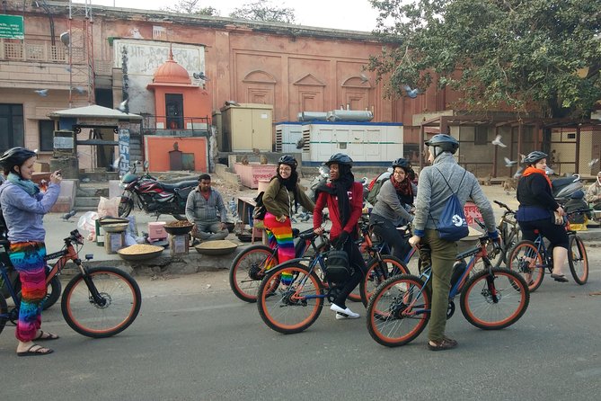 Small-Group Early Morning Pink City Bike Tour - Cycling through the Pink City before traffic builds
