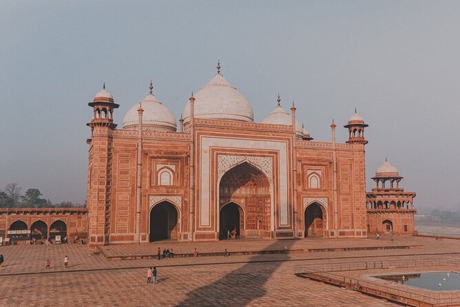 Sunrise Taj Mahal Day Tour from Jaipur with Agra Fort - Breakfast at the DoubleTree by Hilton
