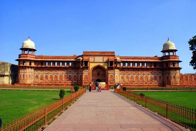 Taj Mahal and Agra Day Tour from Jaipur ending in Delhi by Train - Arriving in Agra and entering the Taj Mahal
