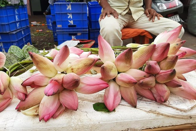 Take in the Beauty of an Early Morning with Fresh Flowers - The flower market and Jaipur’s daily trade