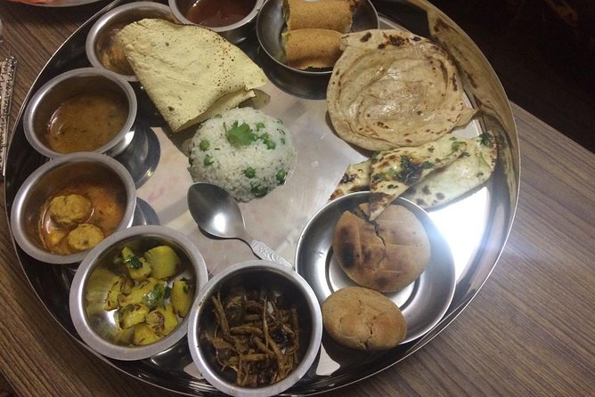 Traditional Dinner with Indian Family in Jaipur With Transfers - What the private format changes